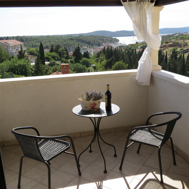 Apartmani Rita Milna  Exterior photo