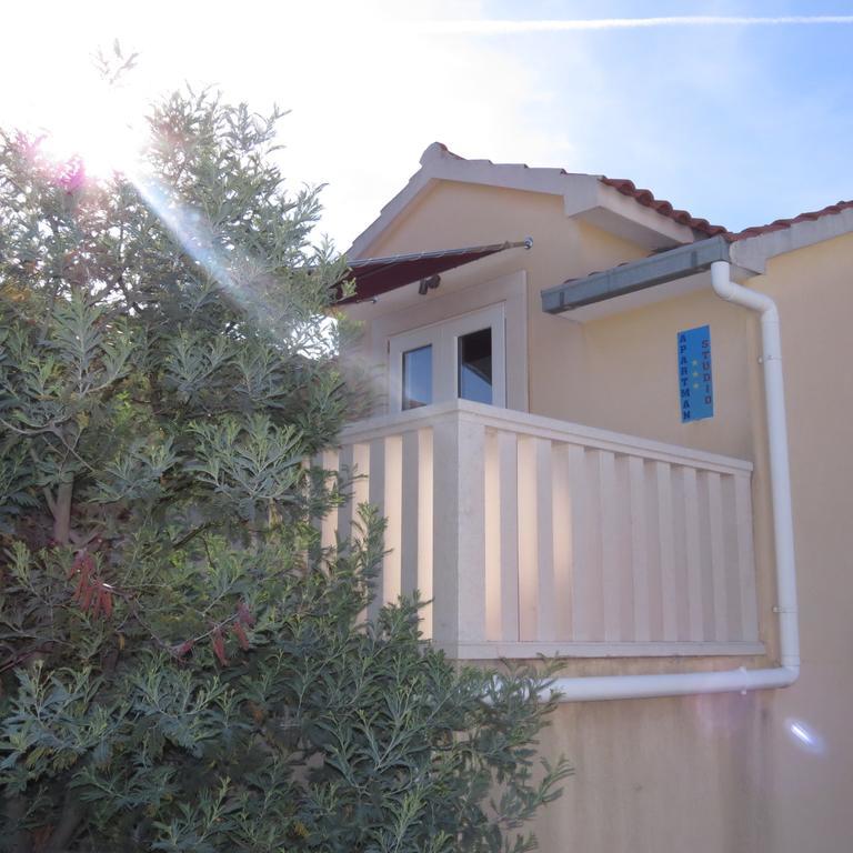Apartmani Rita Milna  Exterior photo